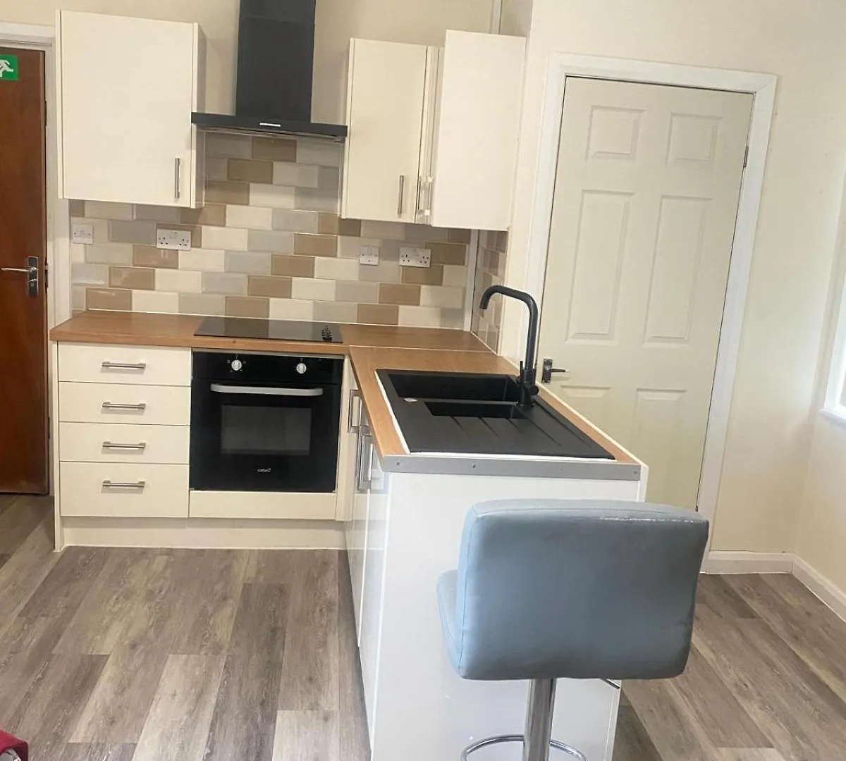 Sev Studio Apartment, Castleford