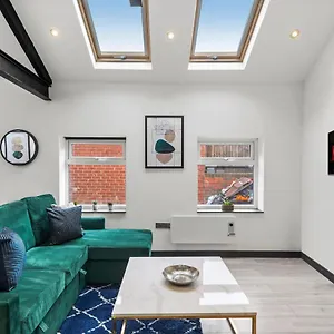 New York Living In Yorkshire - Sleeps 4 Castleford